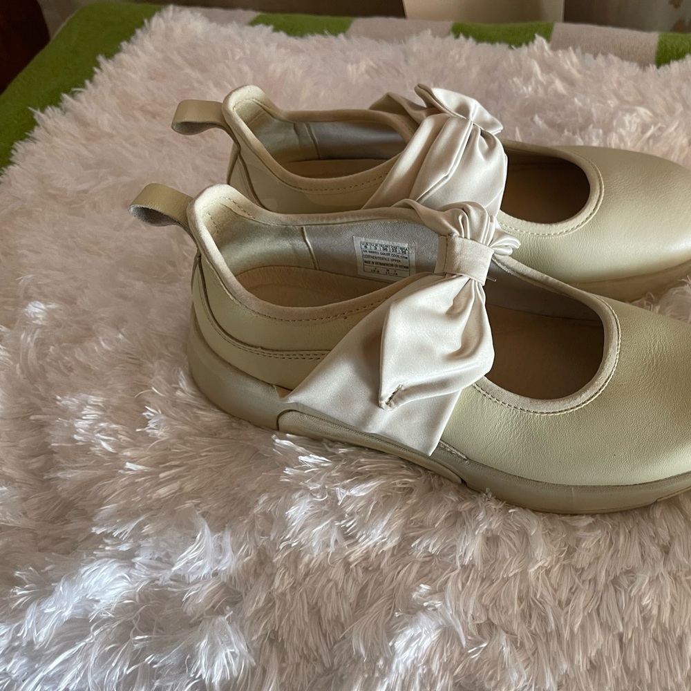 Women Mark Nason Bow sneaker US 6